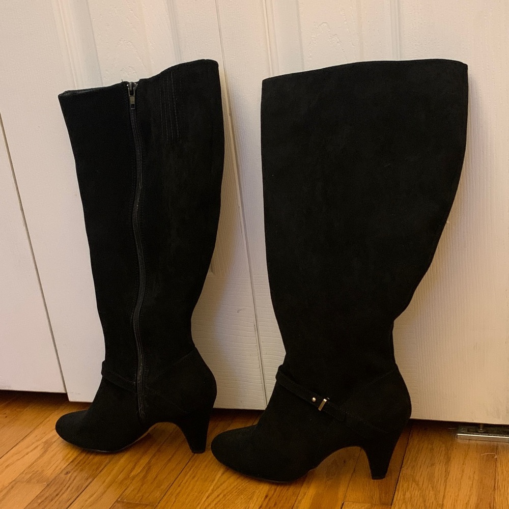 Elegant Black Suede Women's Boots never worn
